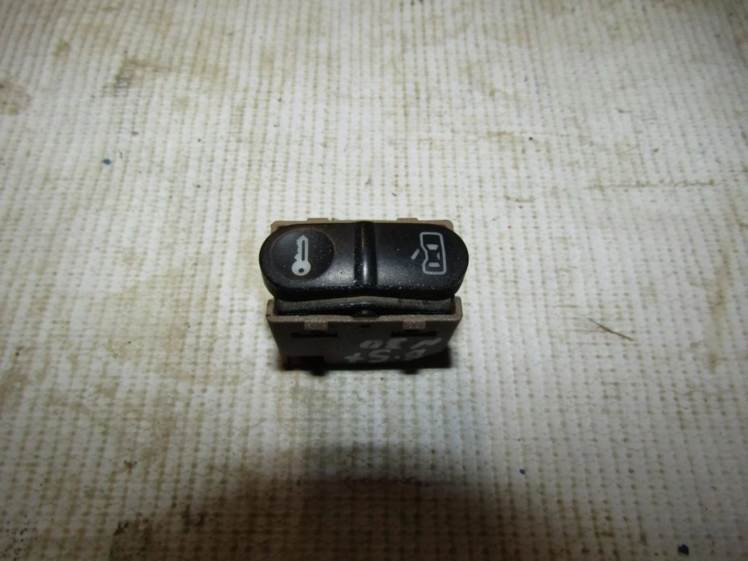 Кнопка центрального замка Passat [B5] 1996-2000