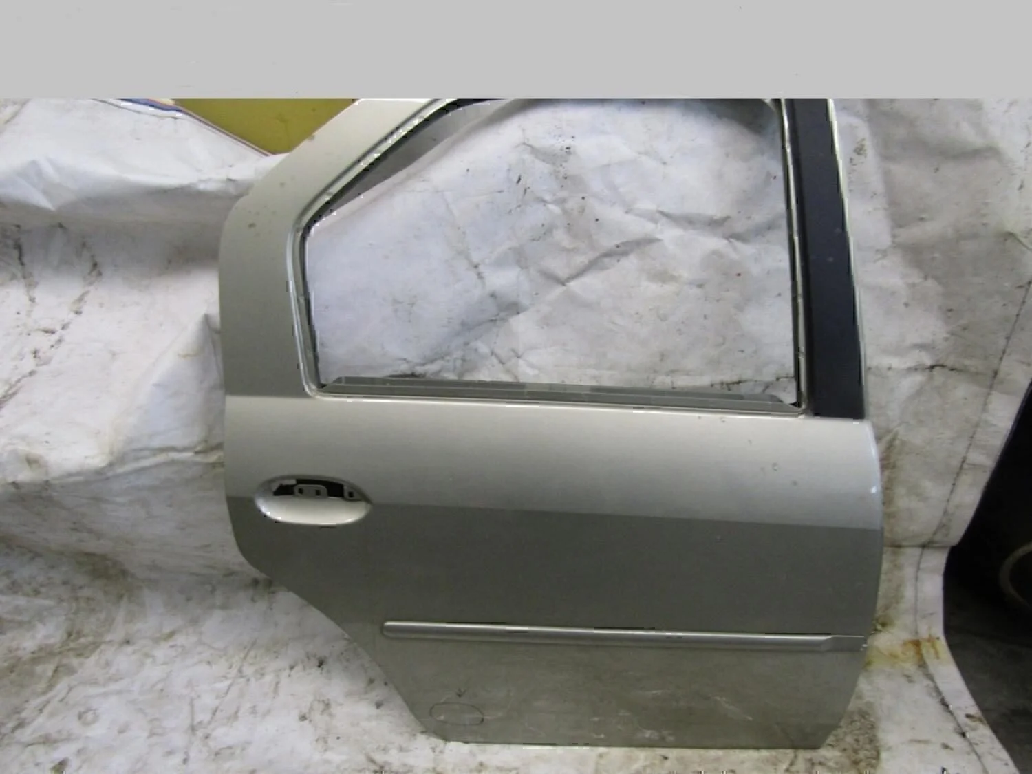 Ограничитель двери Logan 2005-2014