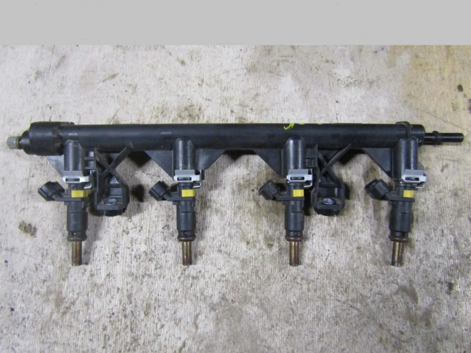 Рейка топливная (рампа) C4 2005-2011