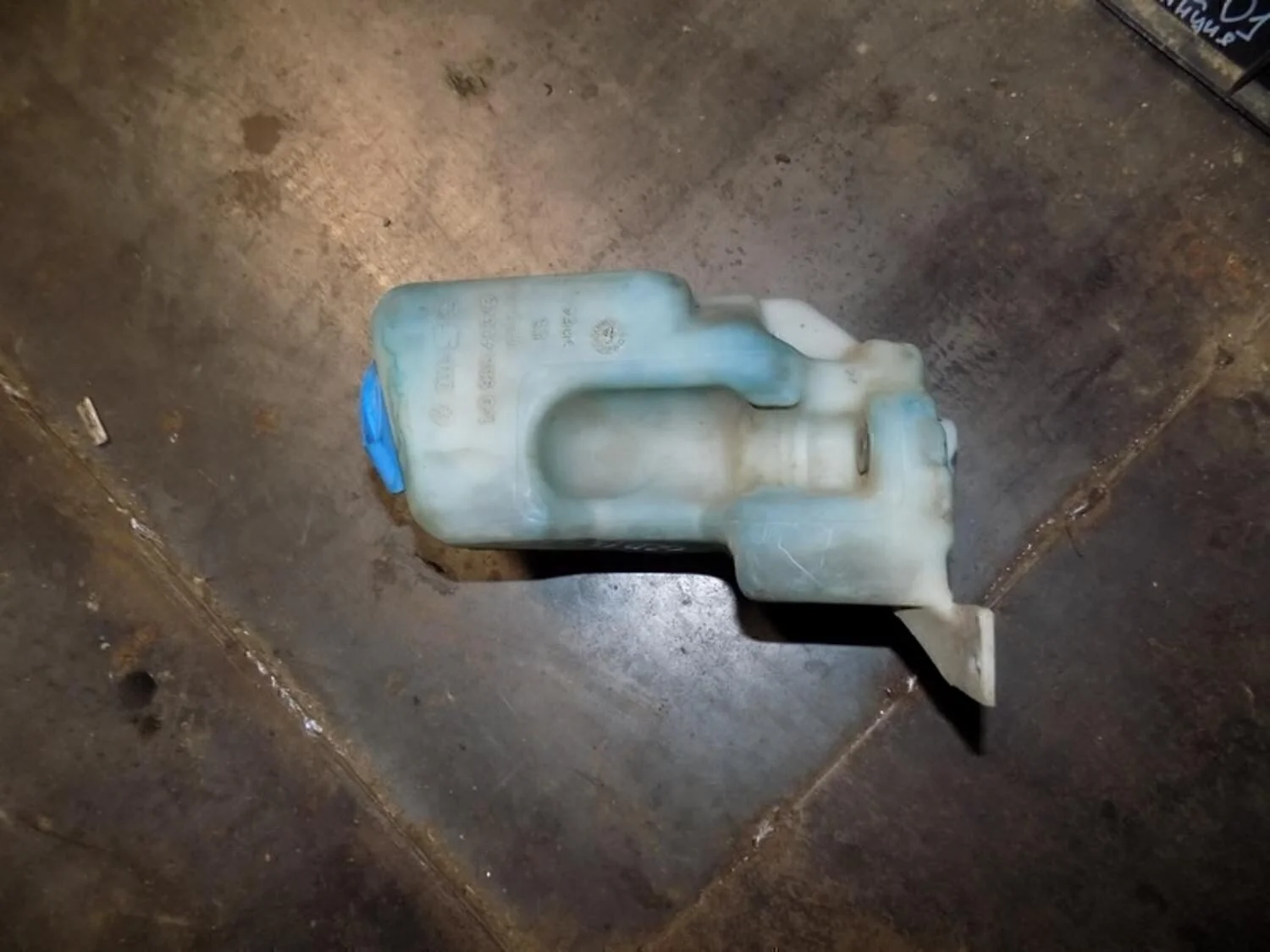 Бачок омывателя лобового стекла A3 (8L1) 1996-2003