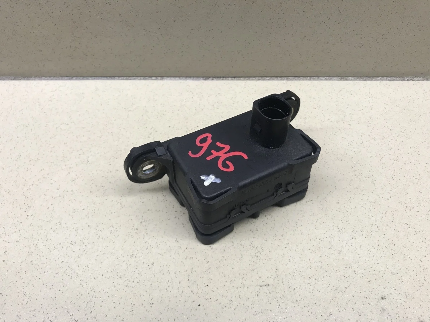 Датчик ускорения Touareg 2002-2010