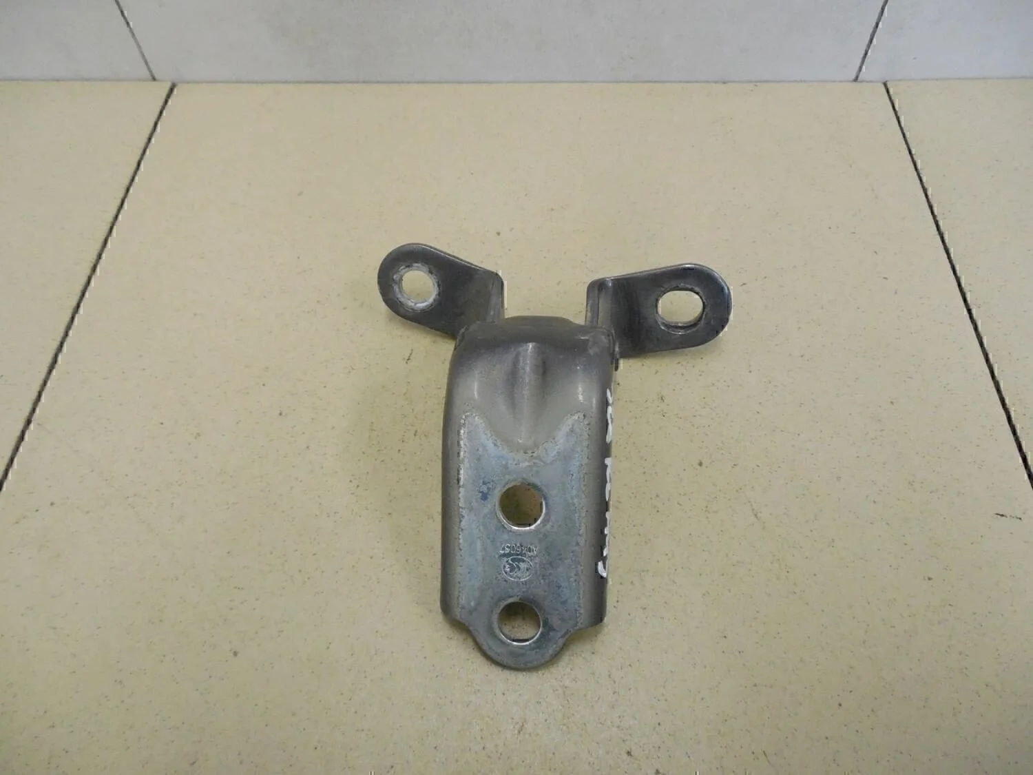 Петля двери задней левой нижняя Solaris 2010-2017