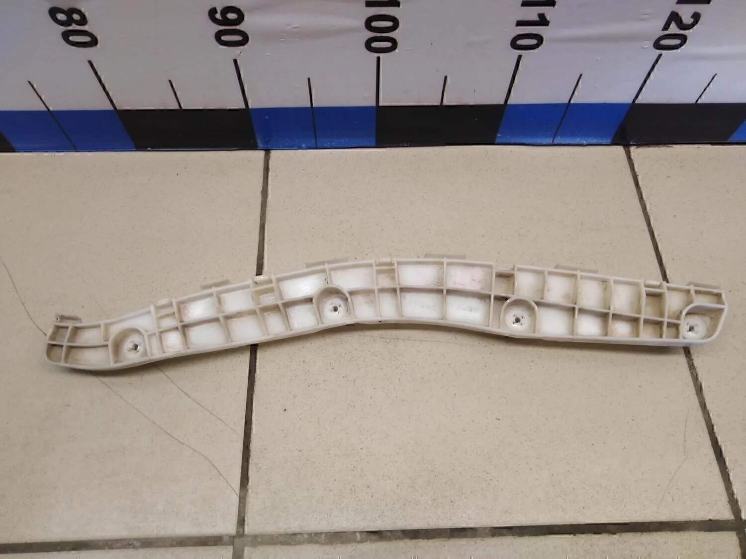 Направляющая заднего бампера левая Pajero/Montero (V8, V9) 2007>