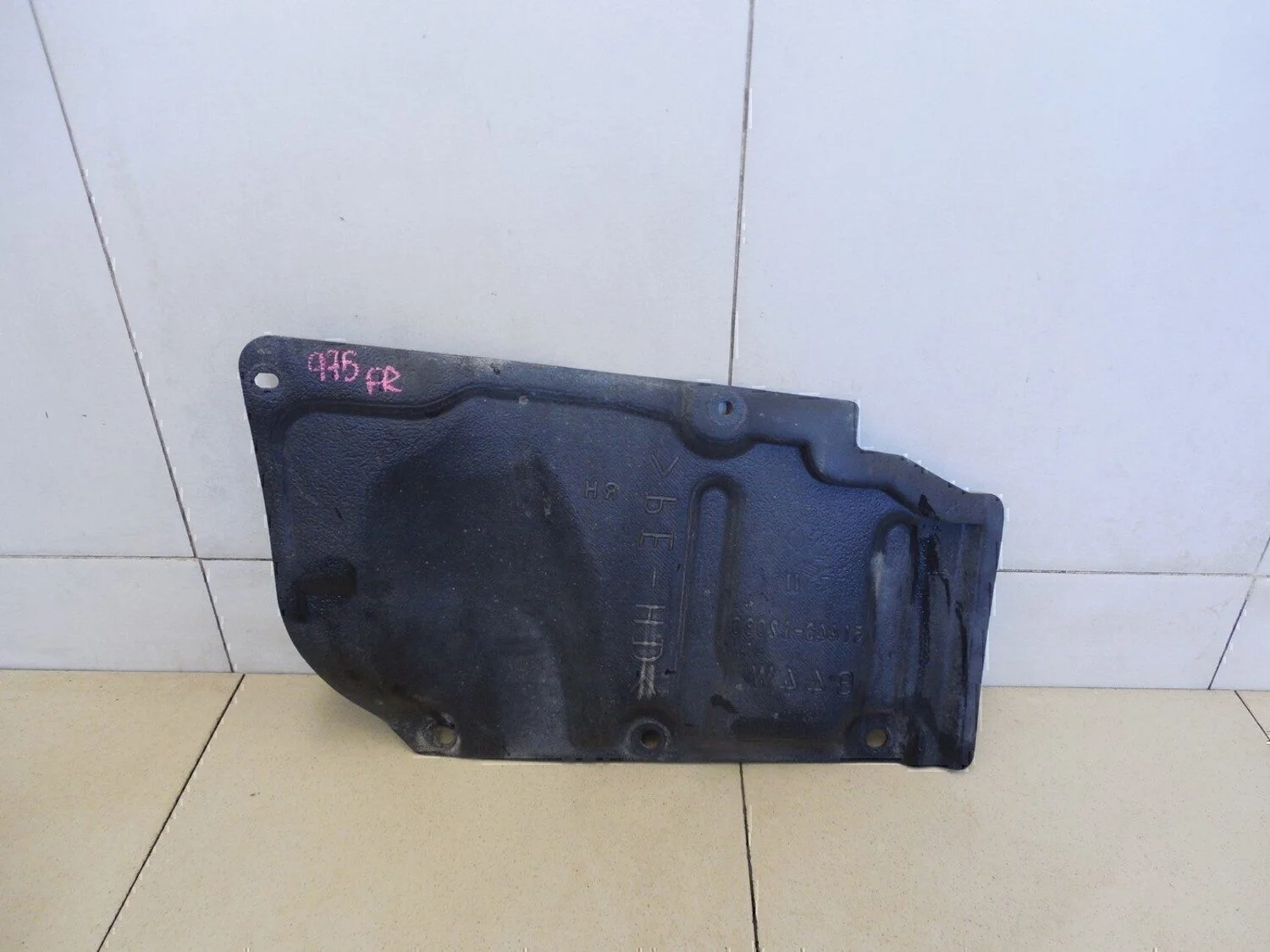 Пыльник двигателя нижний правый Corolla E15 2006-2013