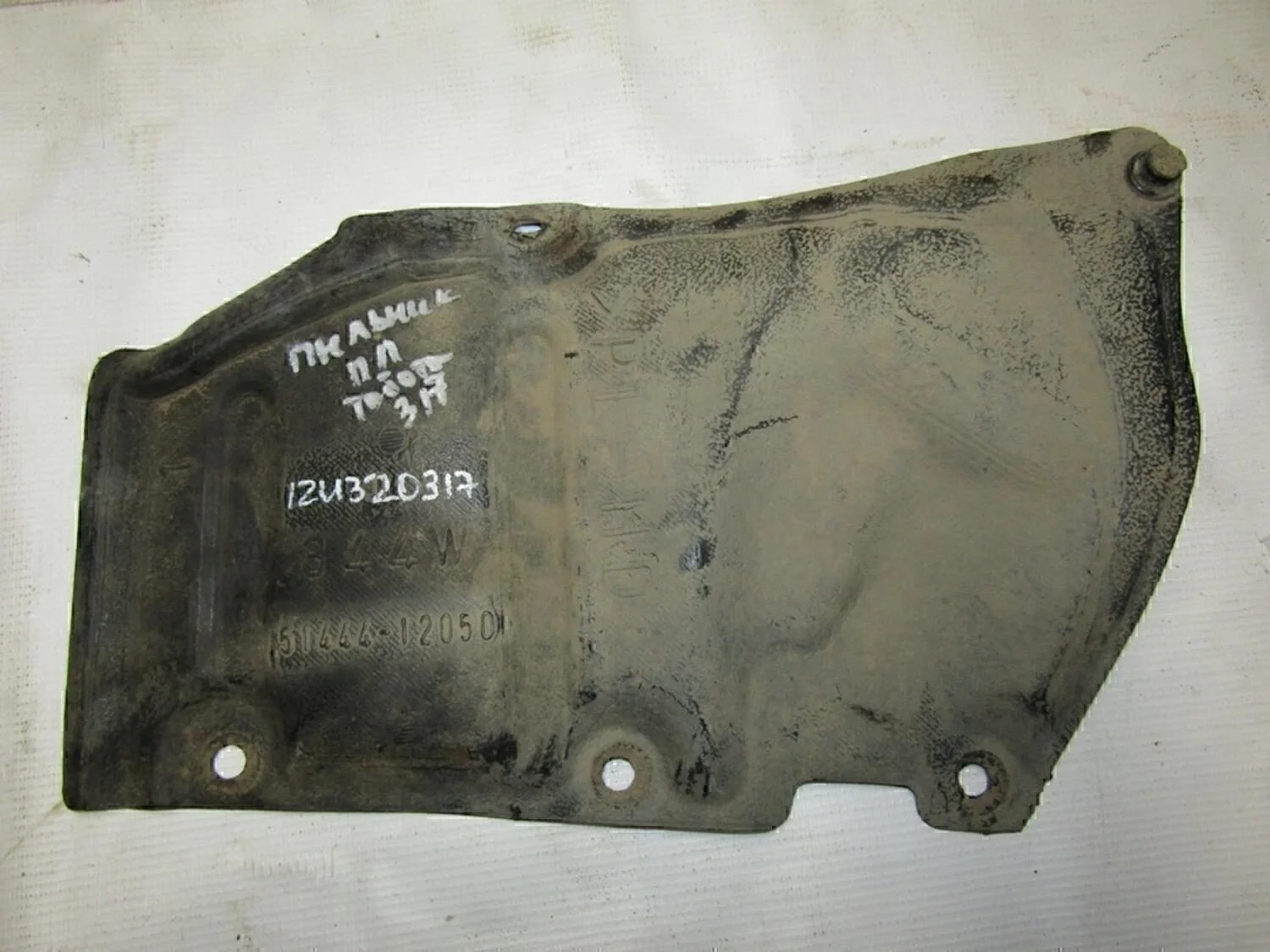 Пыльник двигателя нижний левый Corolla E15 2006-2013