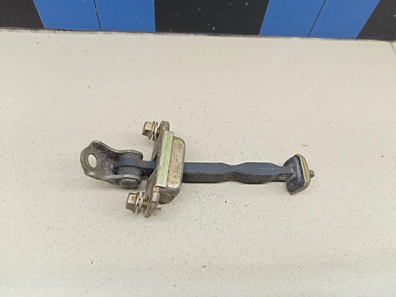 Ограничитель двери Almera N16 2000-2006