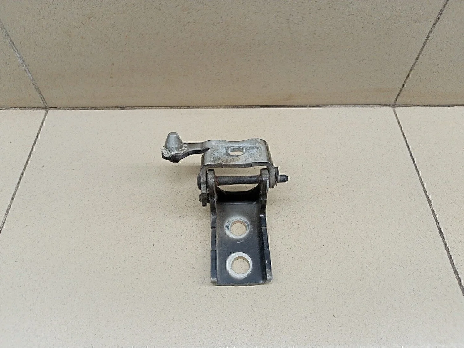 Петля двери передней правой верхняя 308 I 2007-2015