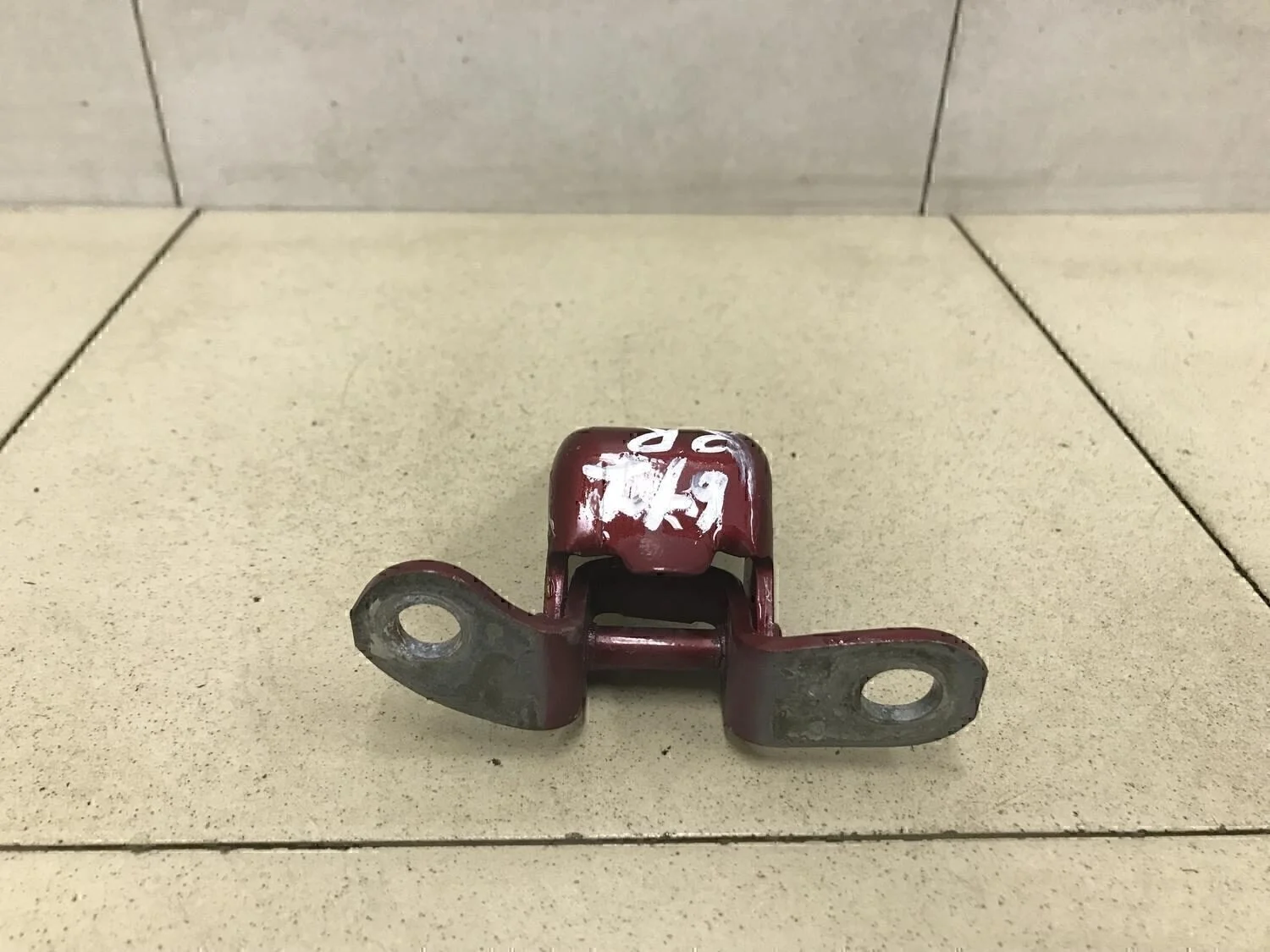 Петля двери задней правой нижняя Avensis II 2003-2008