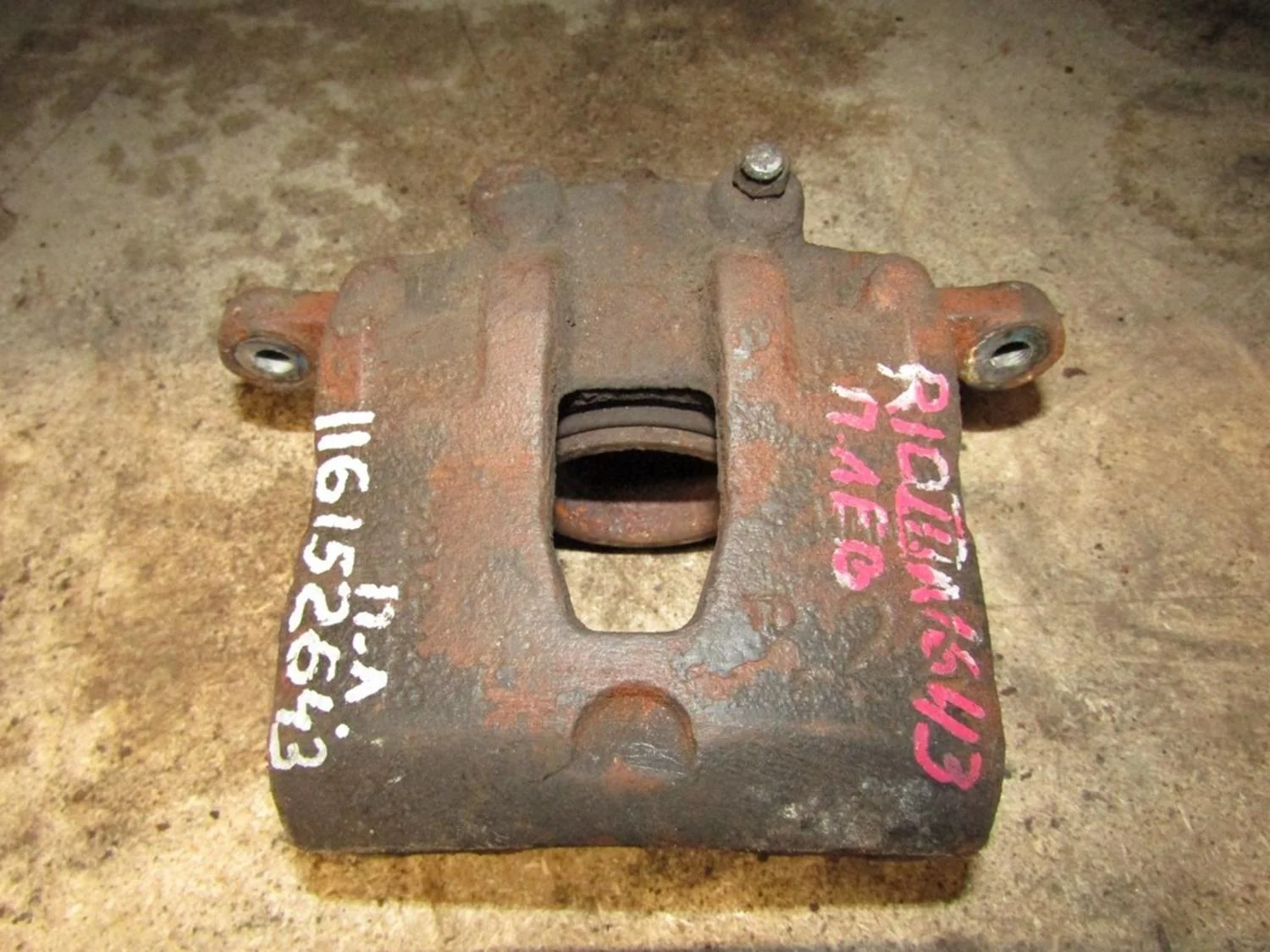 Суппорт передний левый Solaris 2010-2017