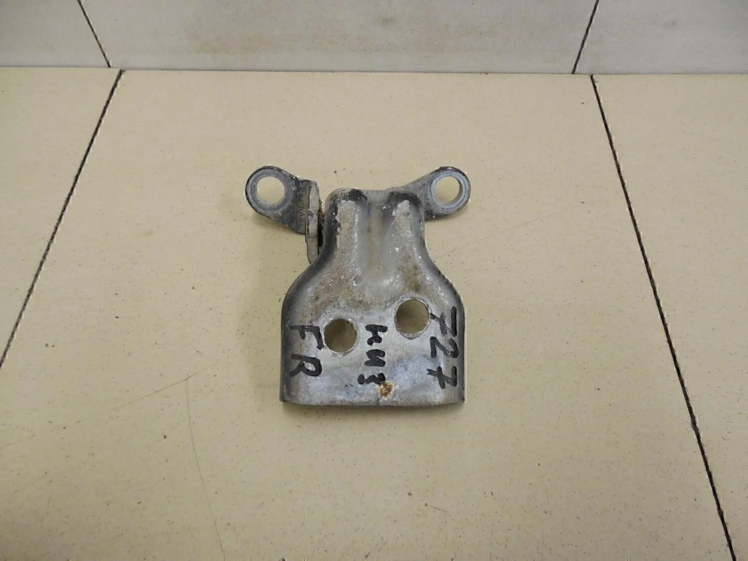 Петля двери передней правой нижняя Fusion 2002-2012