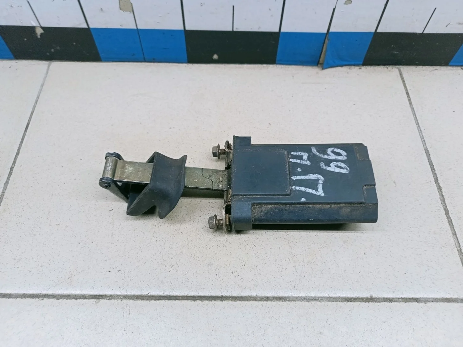 Ограничитель двери W210 E-Klasse 2000-2002