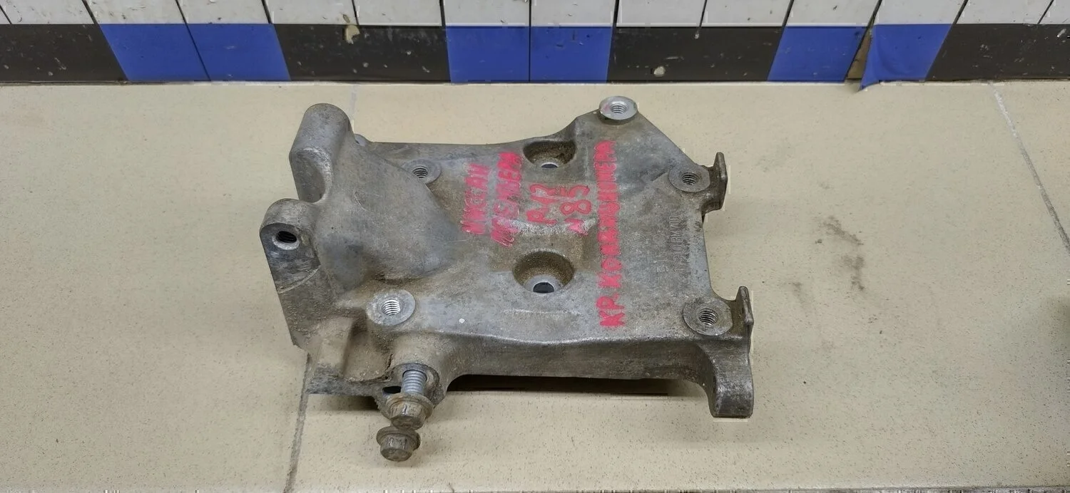 Кронштейн генератора Almera N16 2000-2006