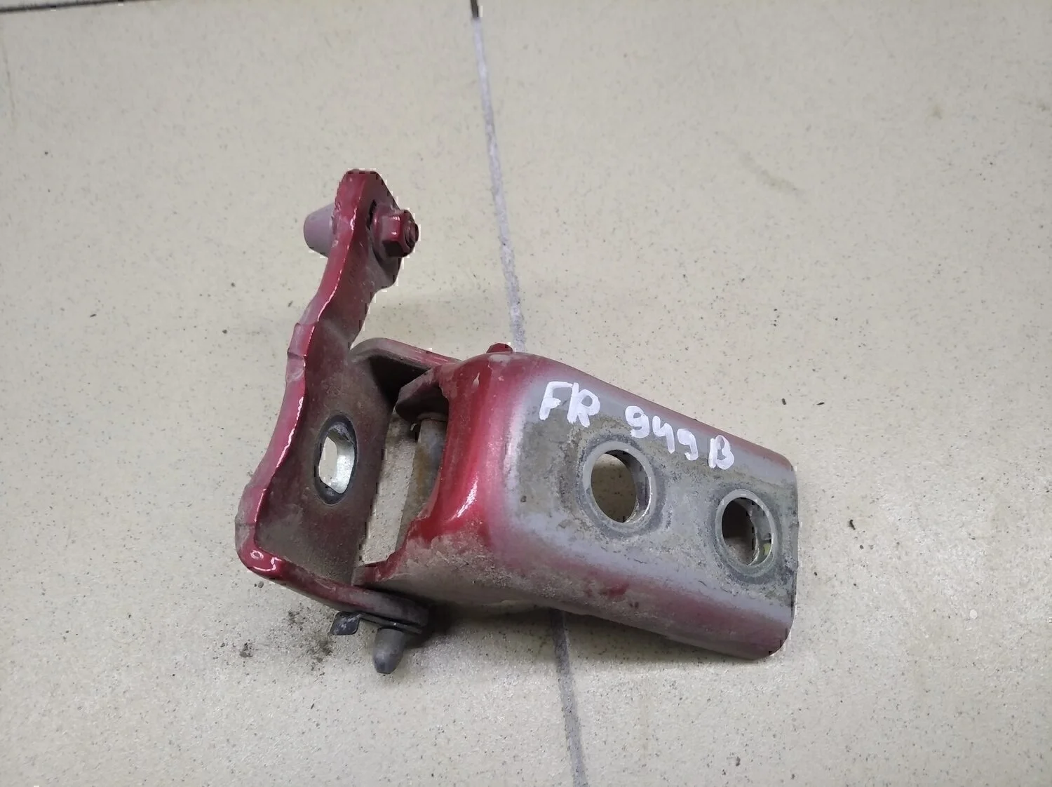 Петля двери передней правой верхняя 308 I 2007-2015