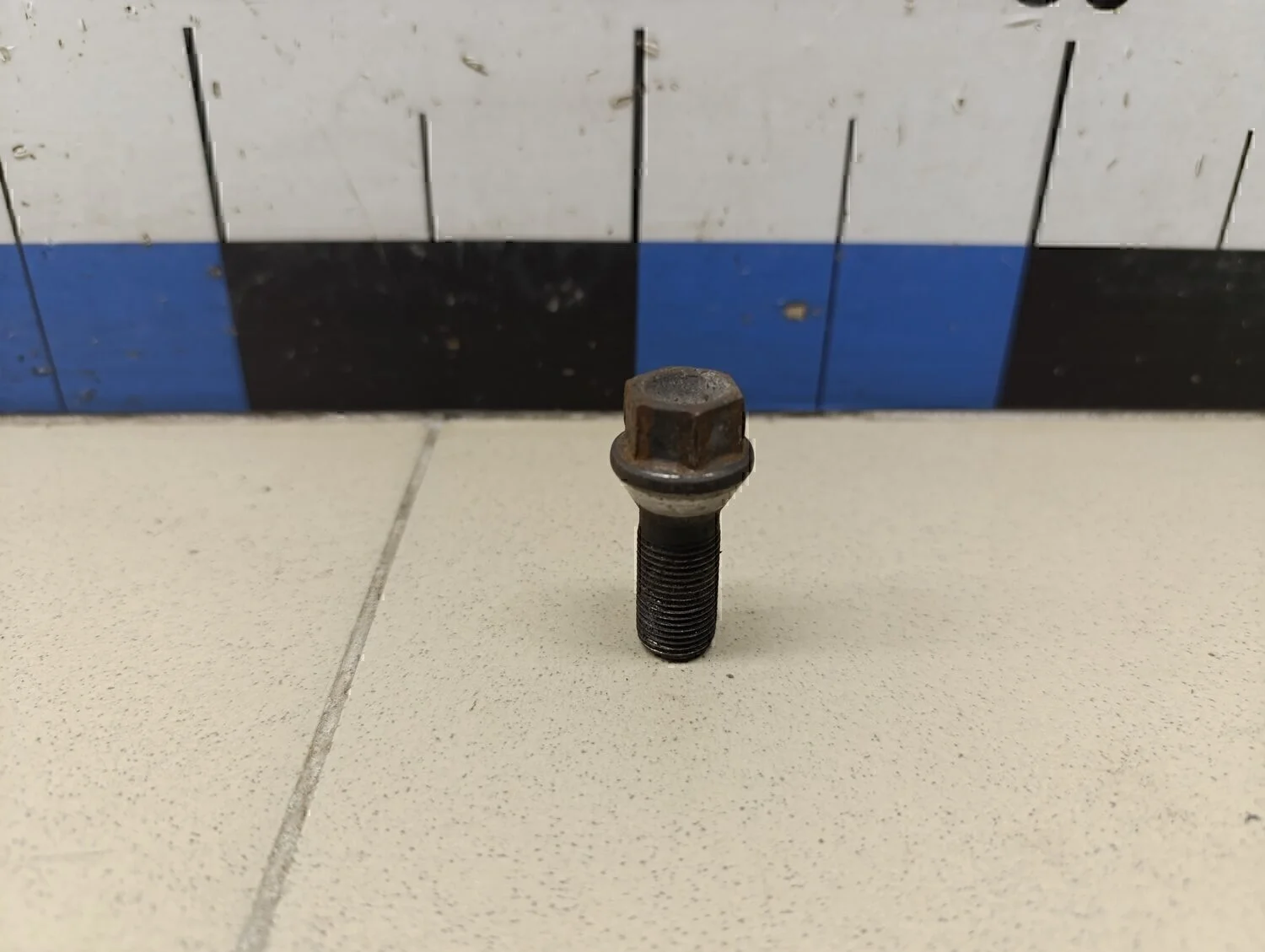 Болт колесный 1-серия F20/F21 2011>