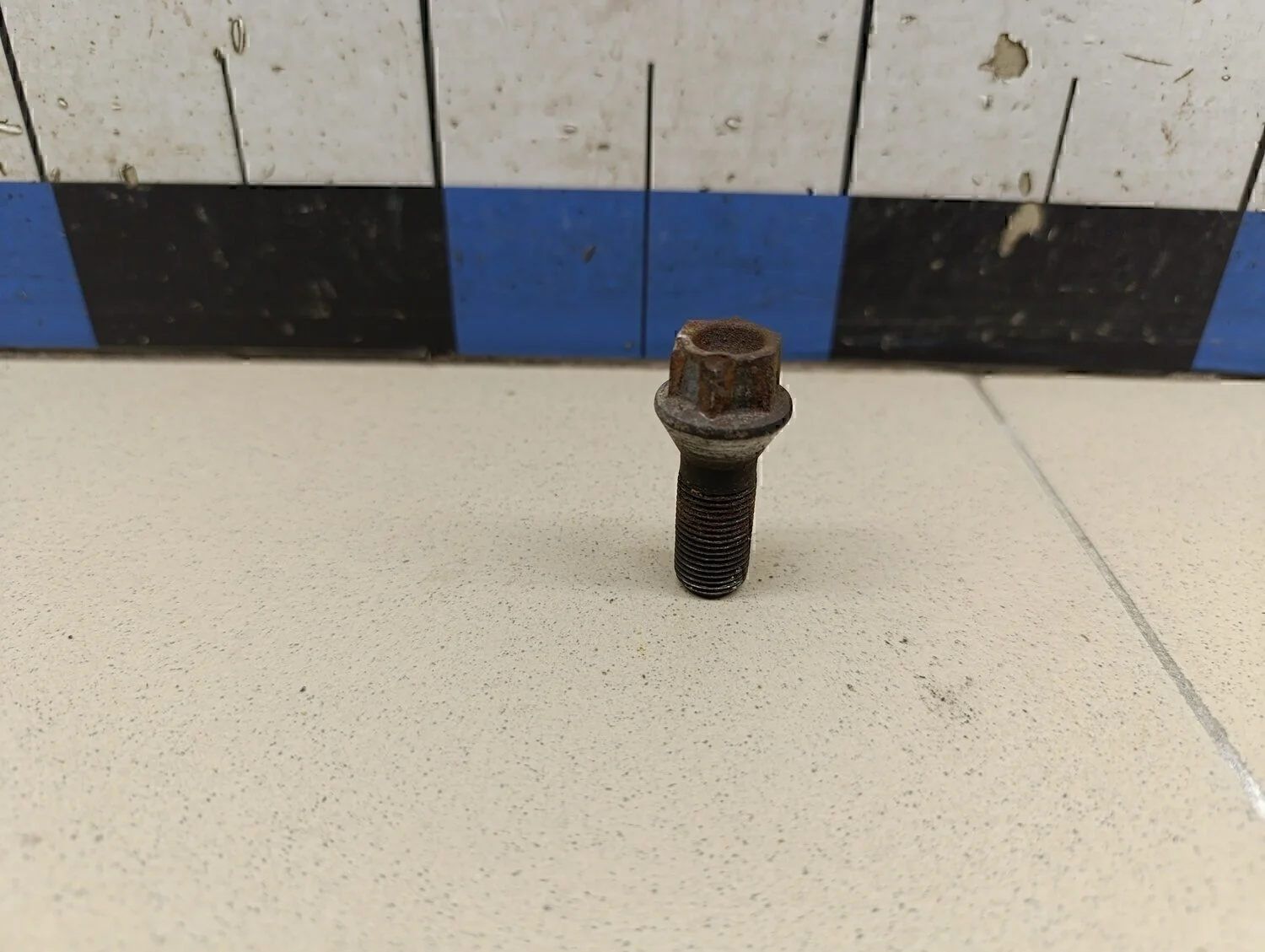 Болт колесный 1-серия F20/F21 2011>