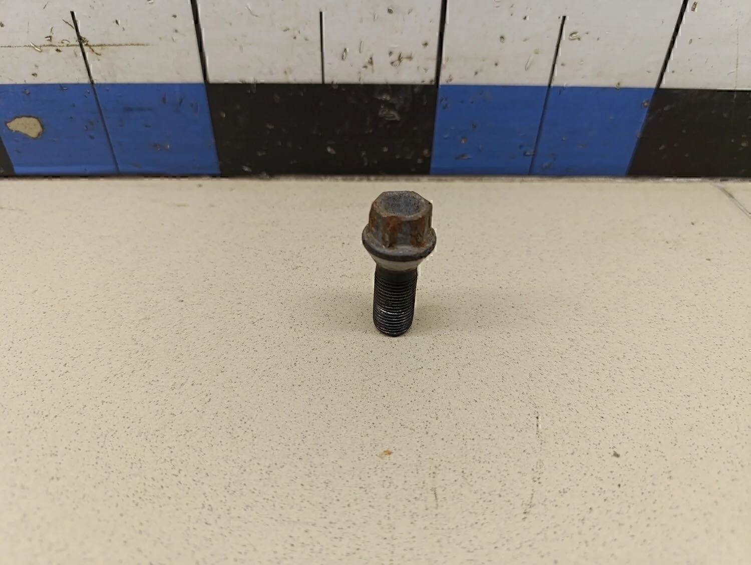 Болт колесный 1-серия F20/F21 2011>