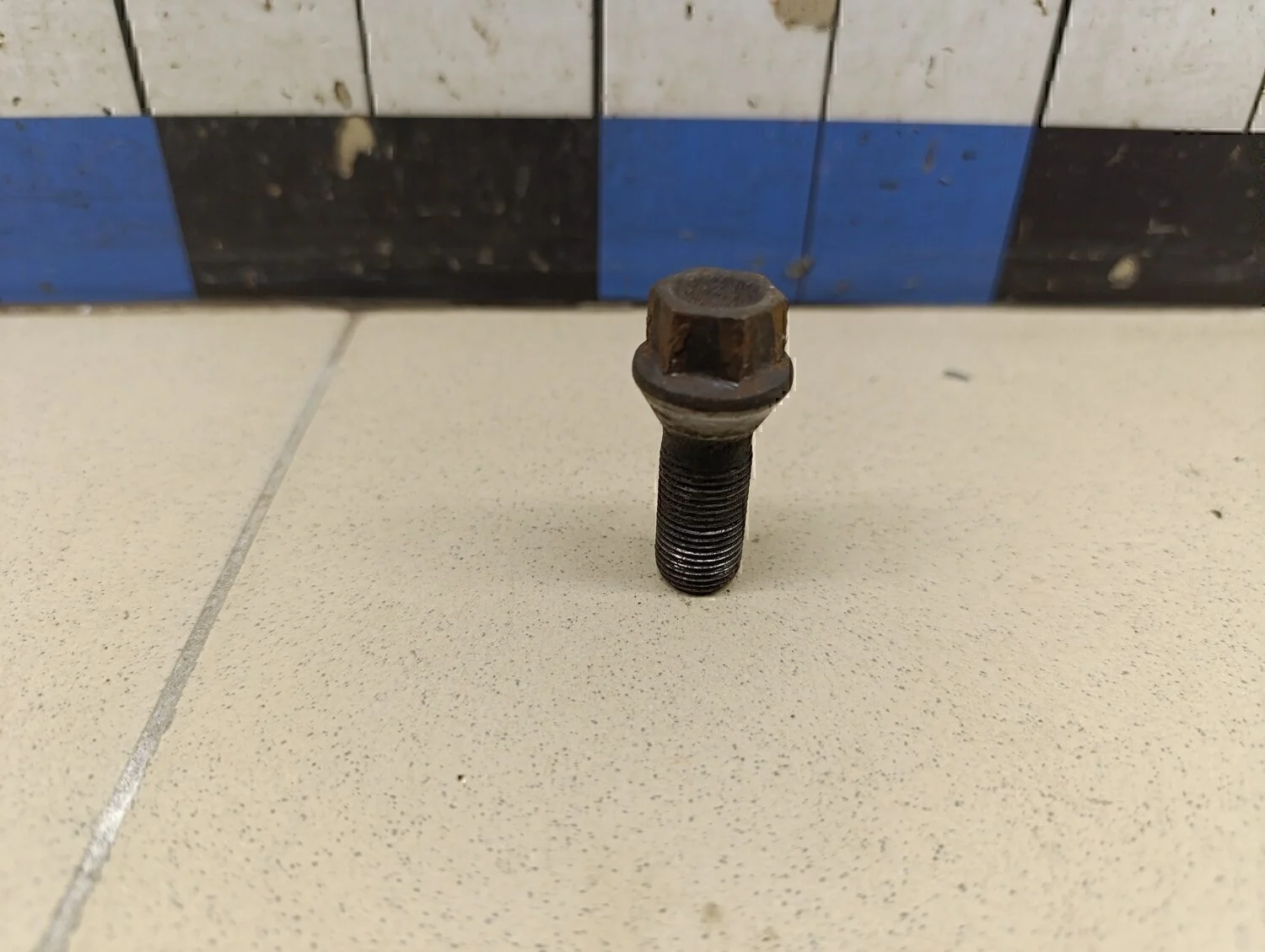 Болт колесный 1-серия F20/F21 2011>