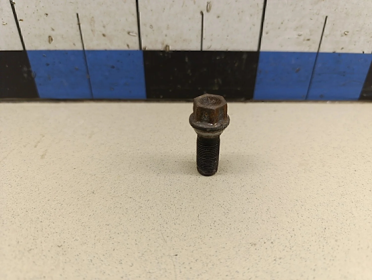 Болт колесный 1-серия F20/F21 2011>