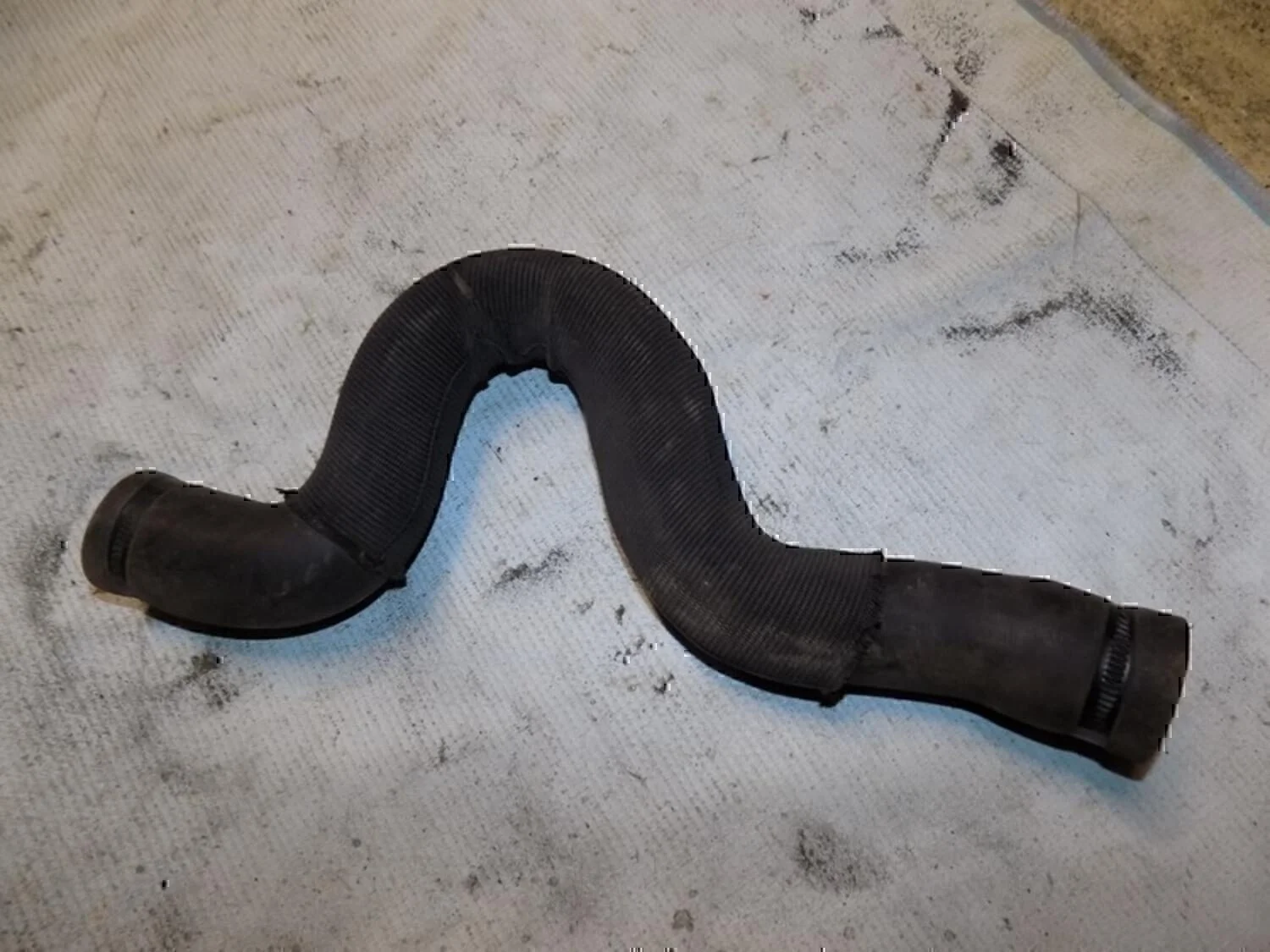 Патрубок радиатора C4 2005-2011