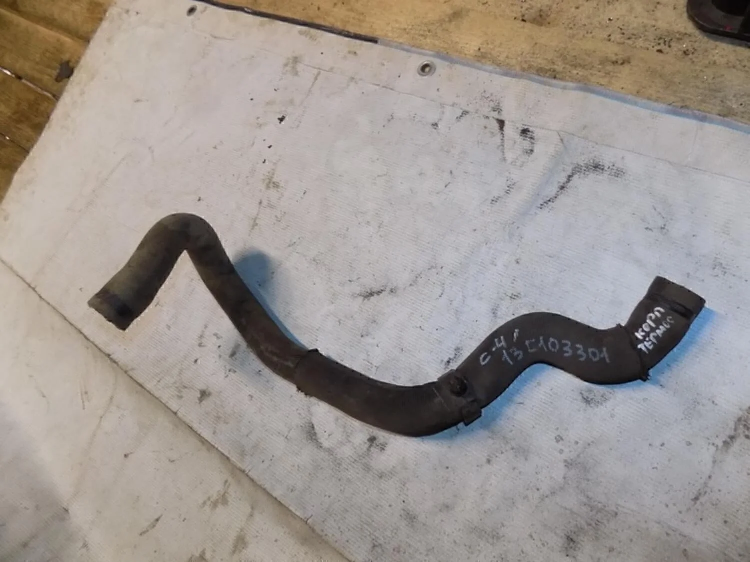 Патрубок радиатора C4 2005-2011