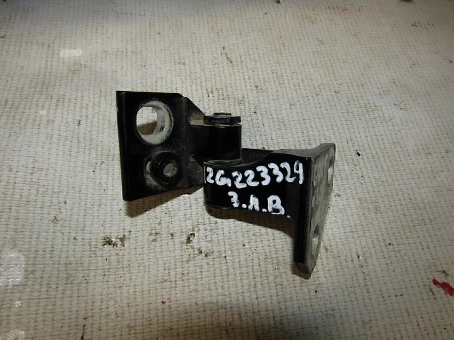 Петля двери задней левой верхняя Golf V 2003-2009