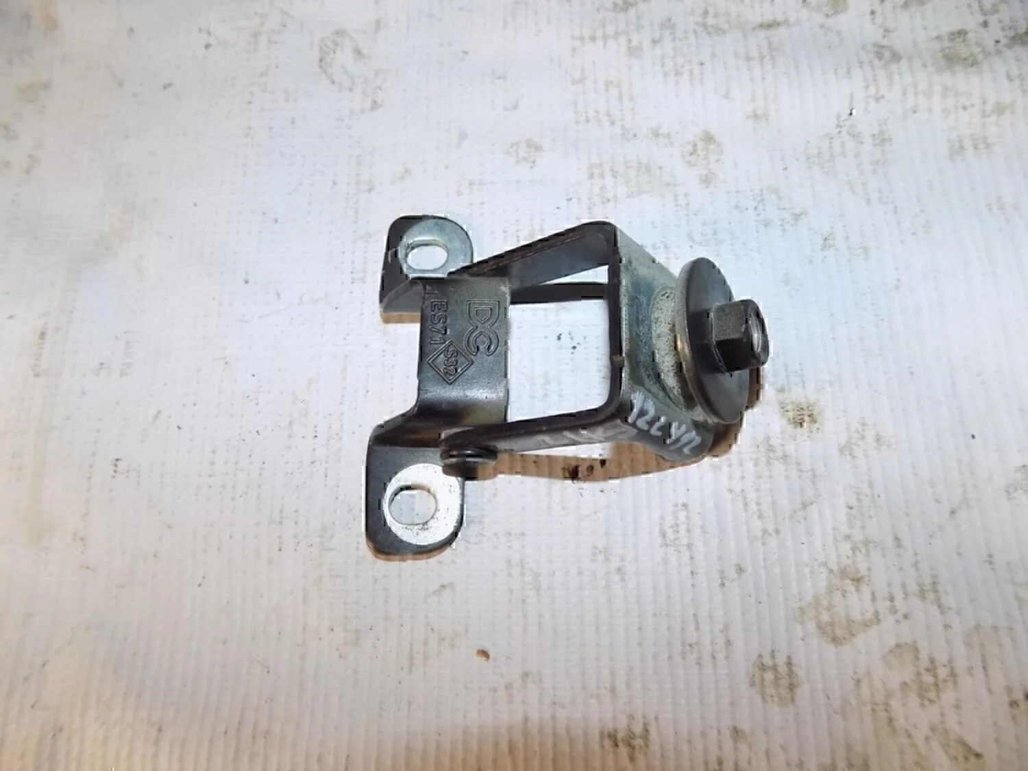 Петля двери багажника Duster 2012>