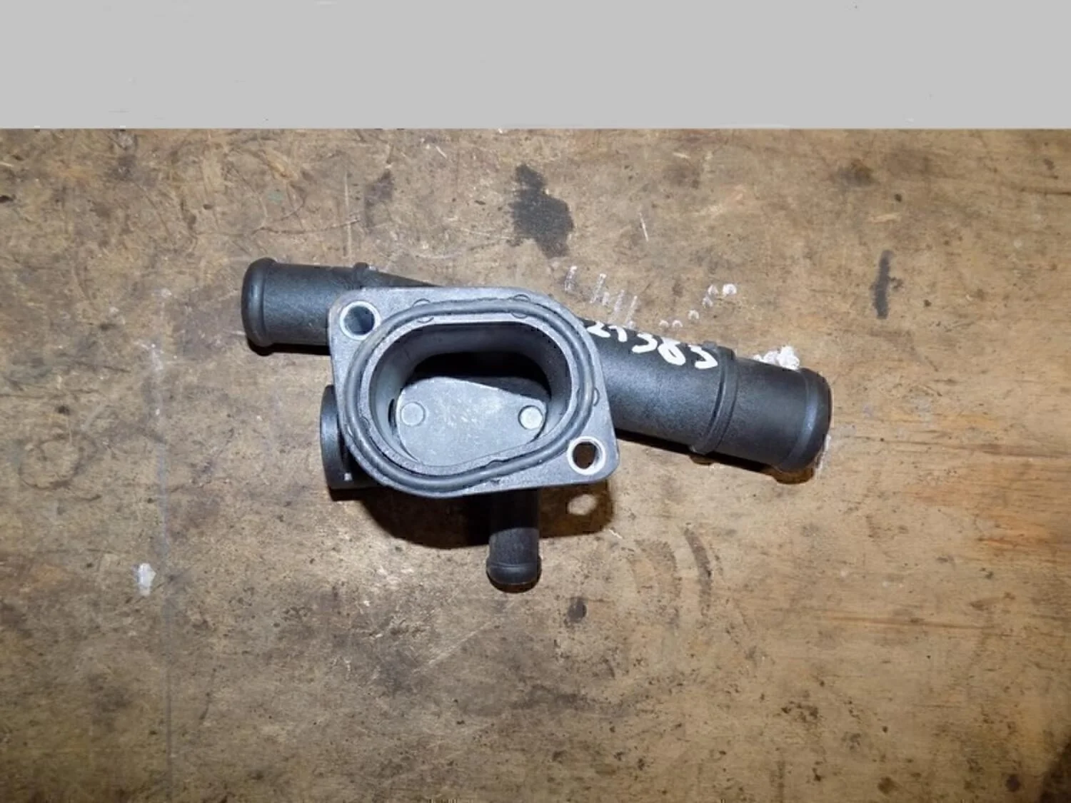 Фланец двигателя системы охлаждения A3 (8L1) 1996-2003