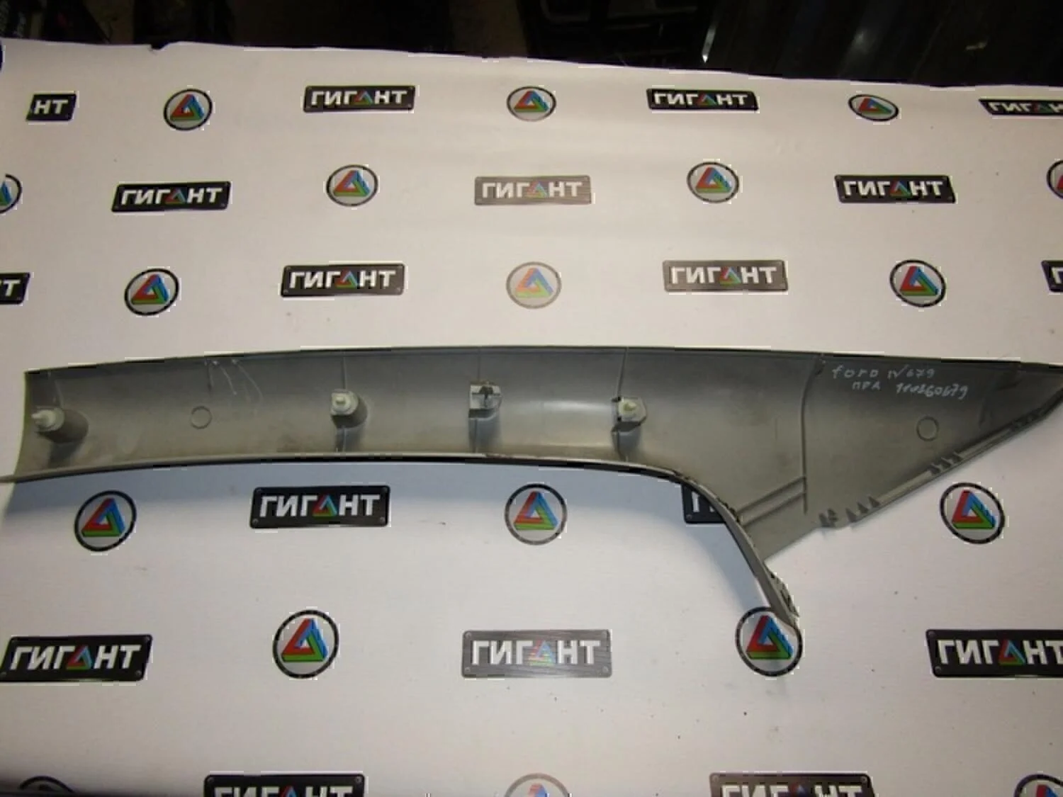 Обшивка стойки Focus II 2005-2008