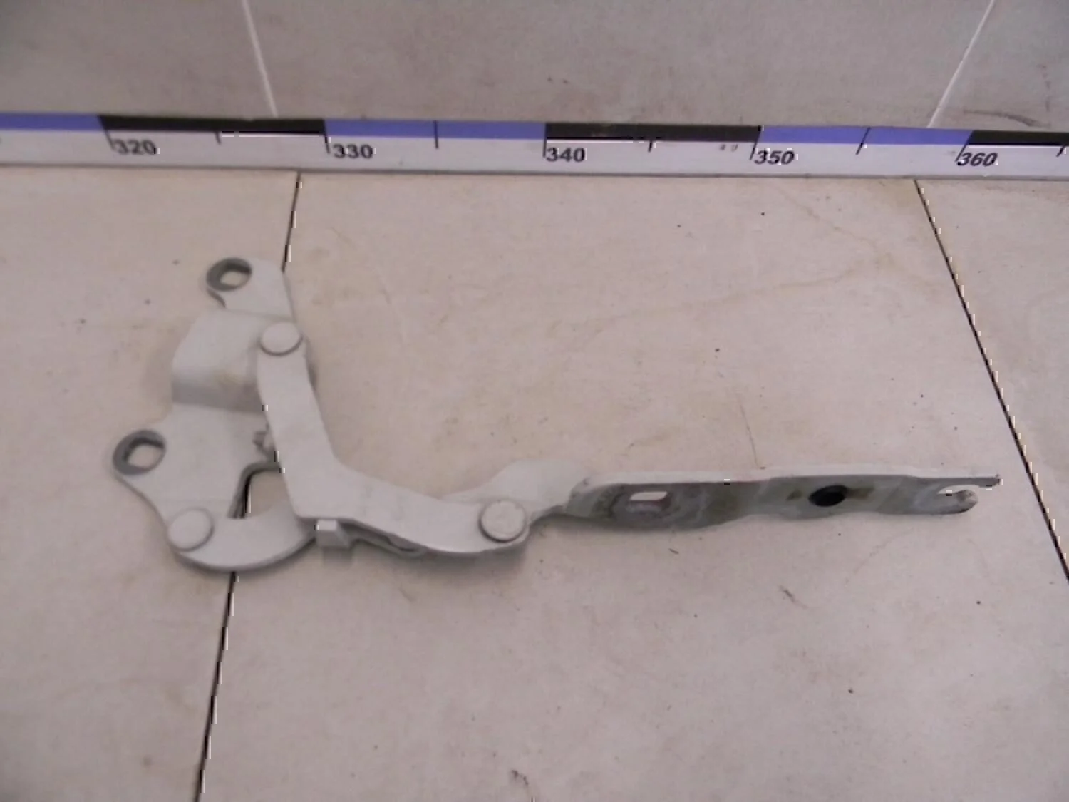 Петля капота правая 1-серия E82/E88 2006>