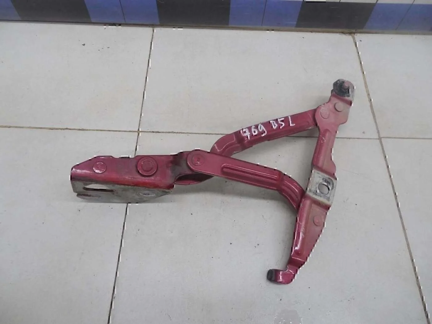 Петля крышки багажника A4 [B5] 1994-2000