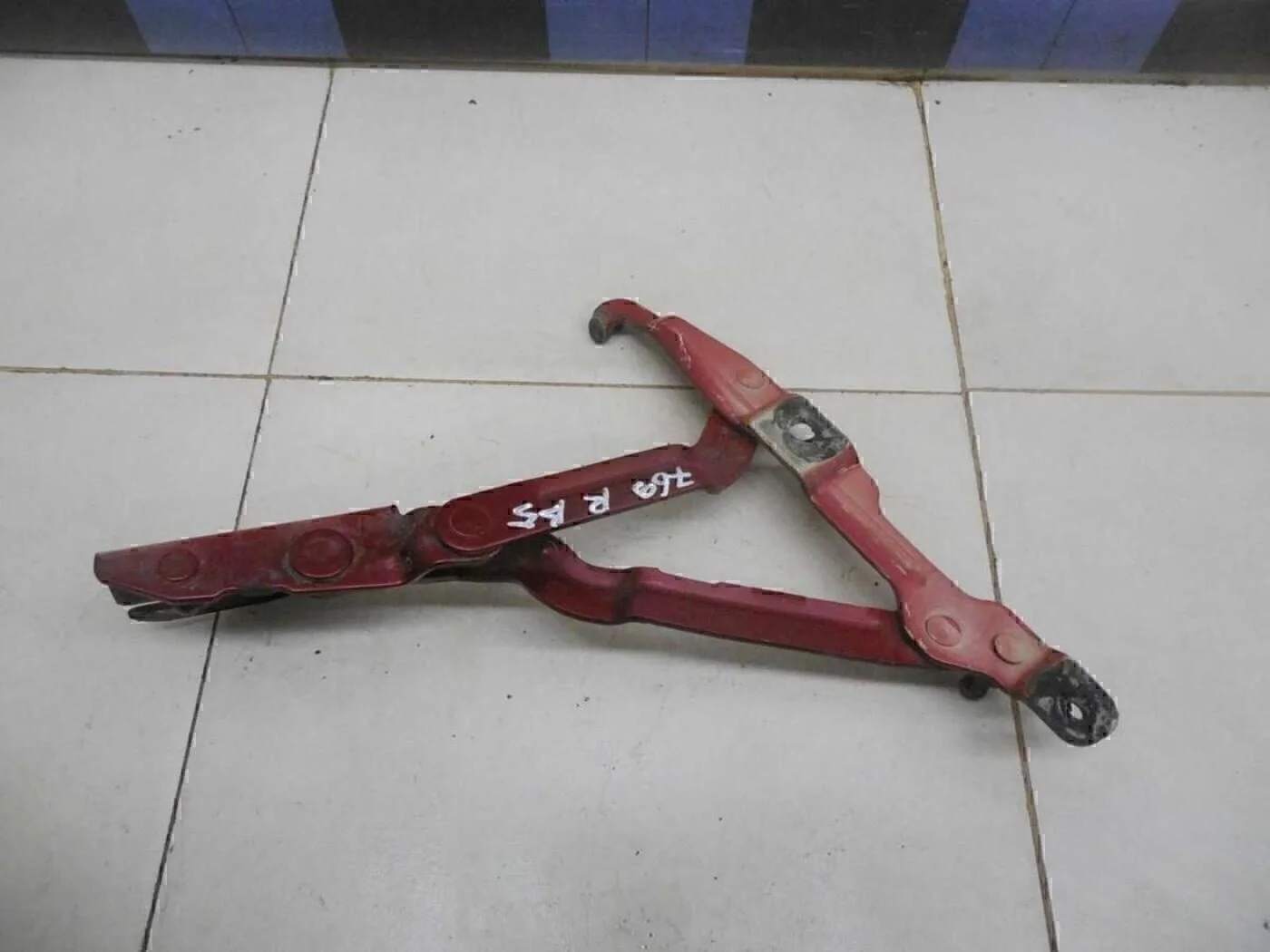 Петля крышки багажника A4 [B5] 1994-2000