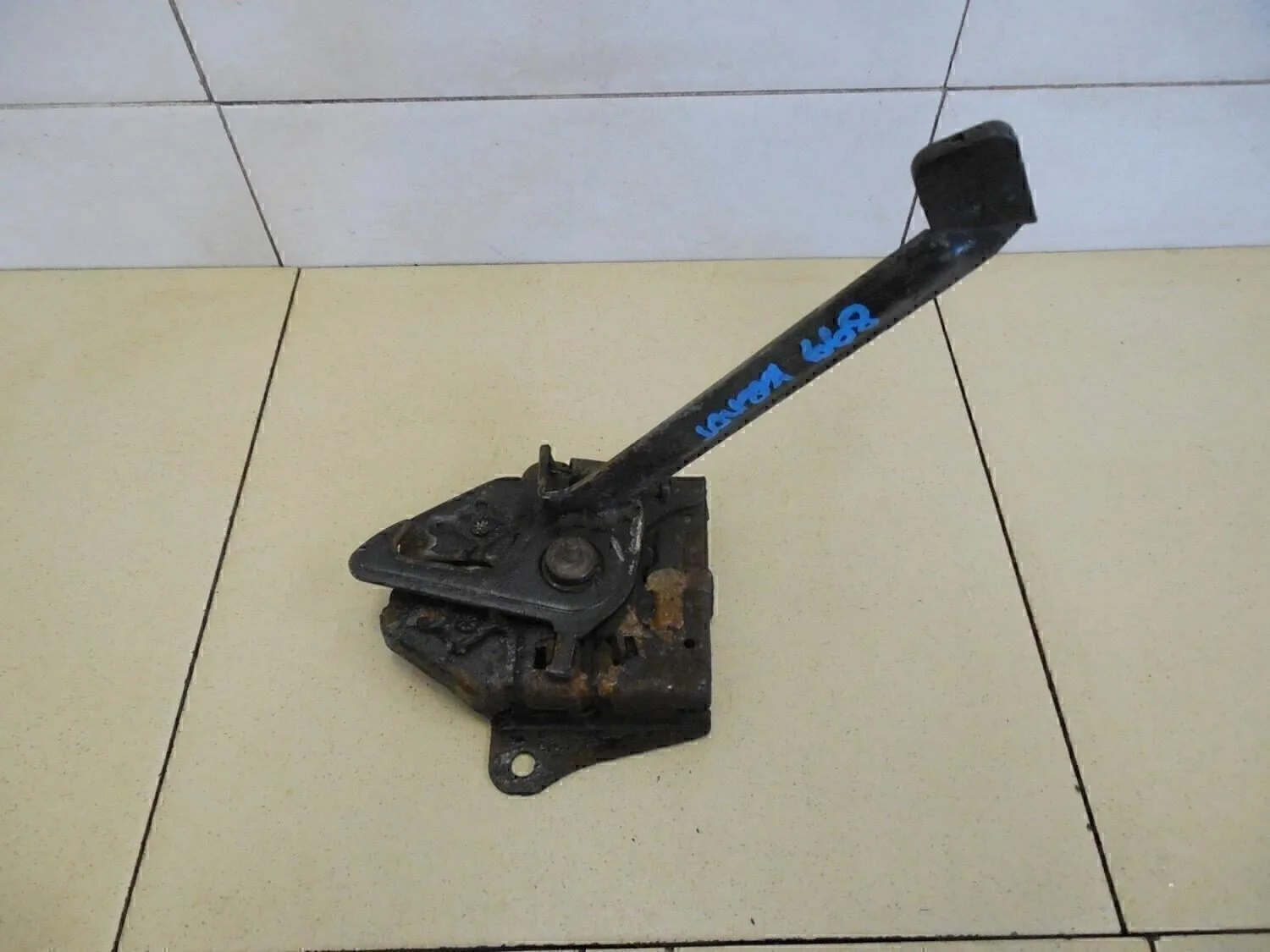 Замок капота Sorento 2003-2009