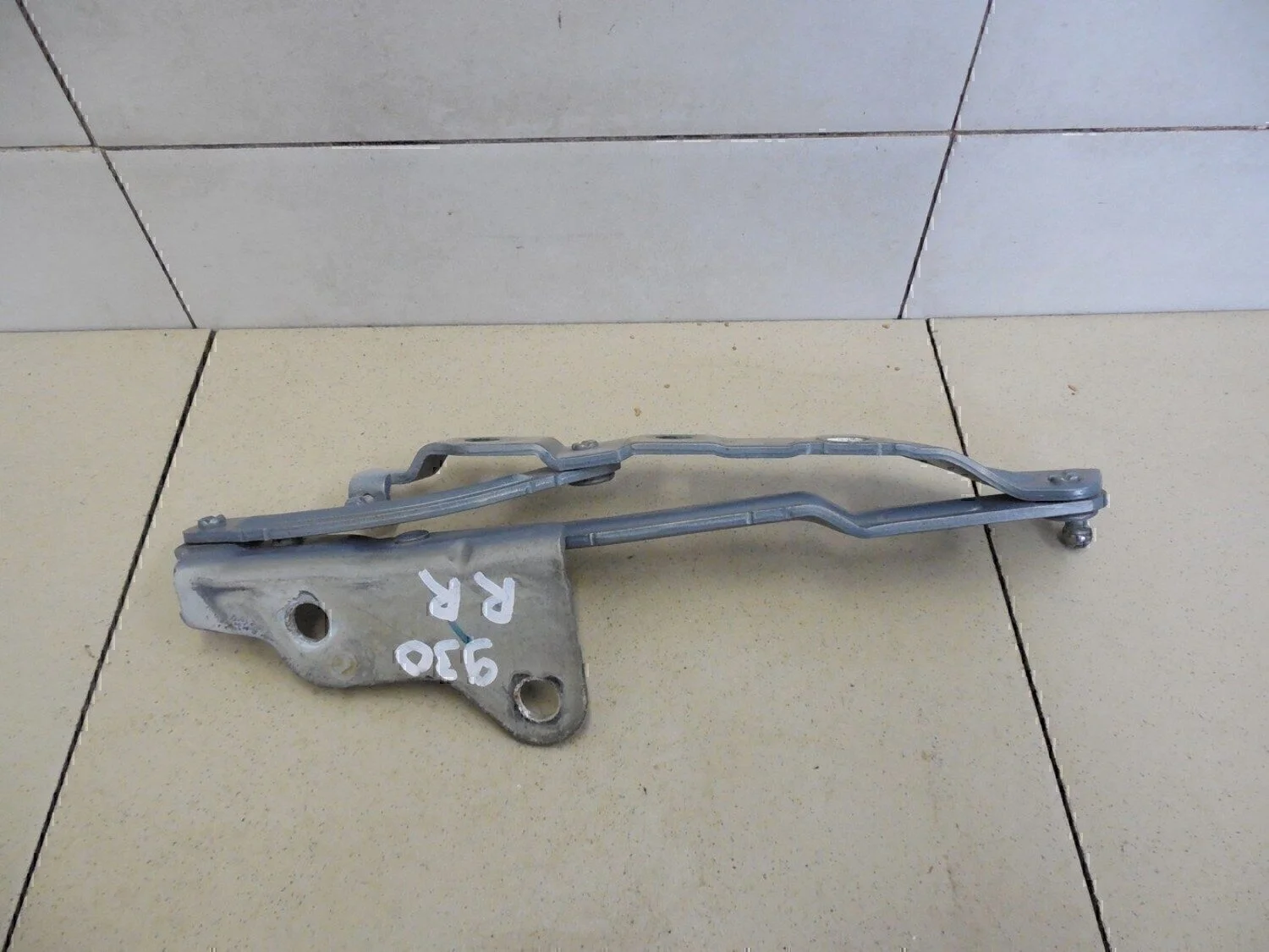 Петля крышки багажника S40 2004-2012