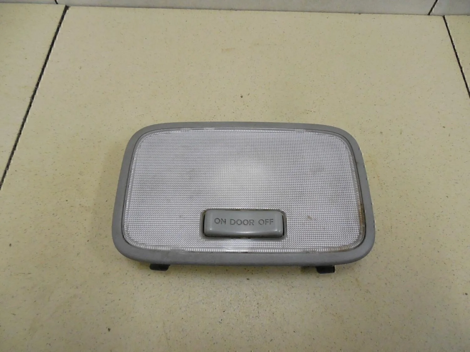 Плафон салонный Solaris 2010-2017