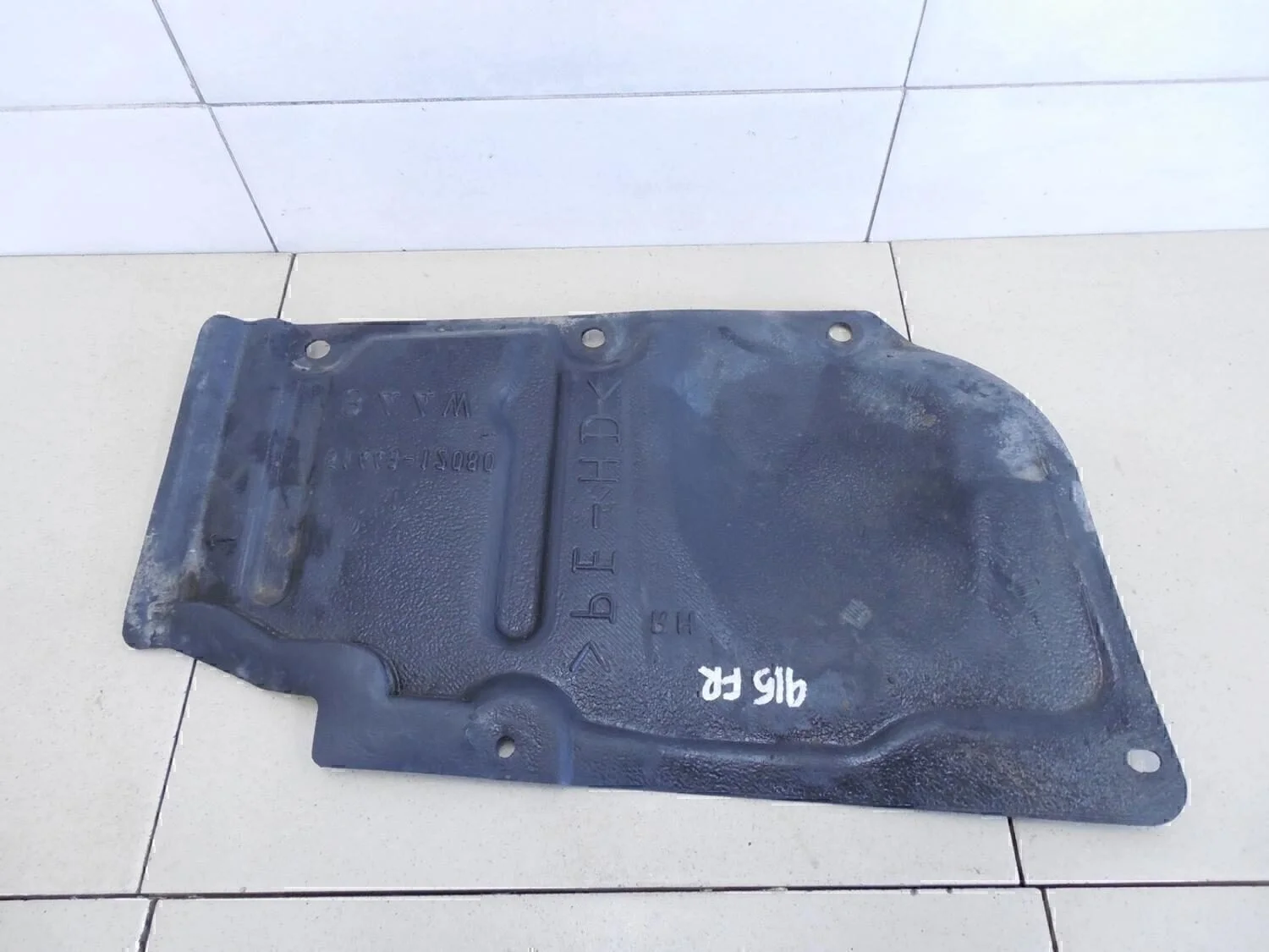 Пыльник двигателя нижний правый Corolla E15 2006-2013