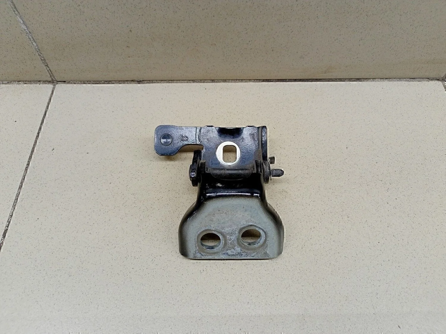 Петля двери передней правой нижняя 308 I 2007-2015