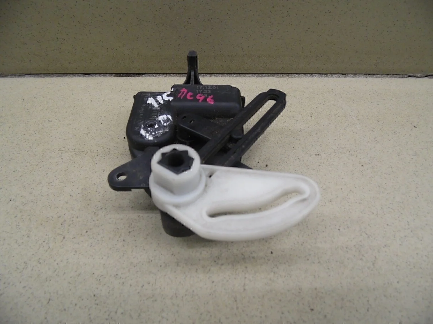 Моторчик заслонки отопителя A3 (8L1) 1996-2003