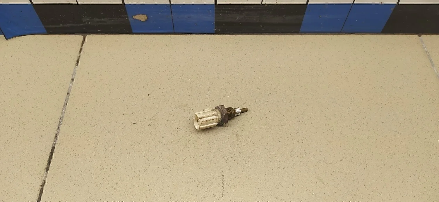 Датчик температуры Avensis II 2003-2008