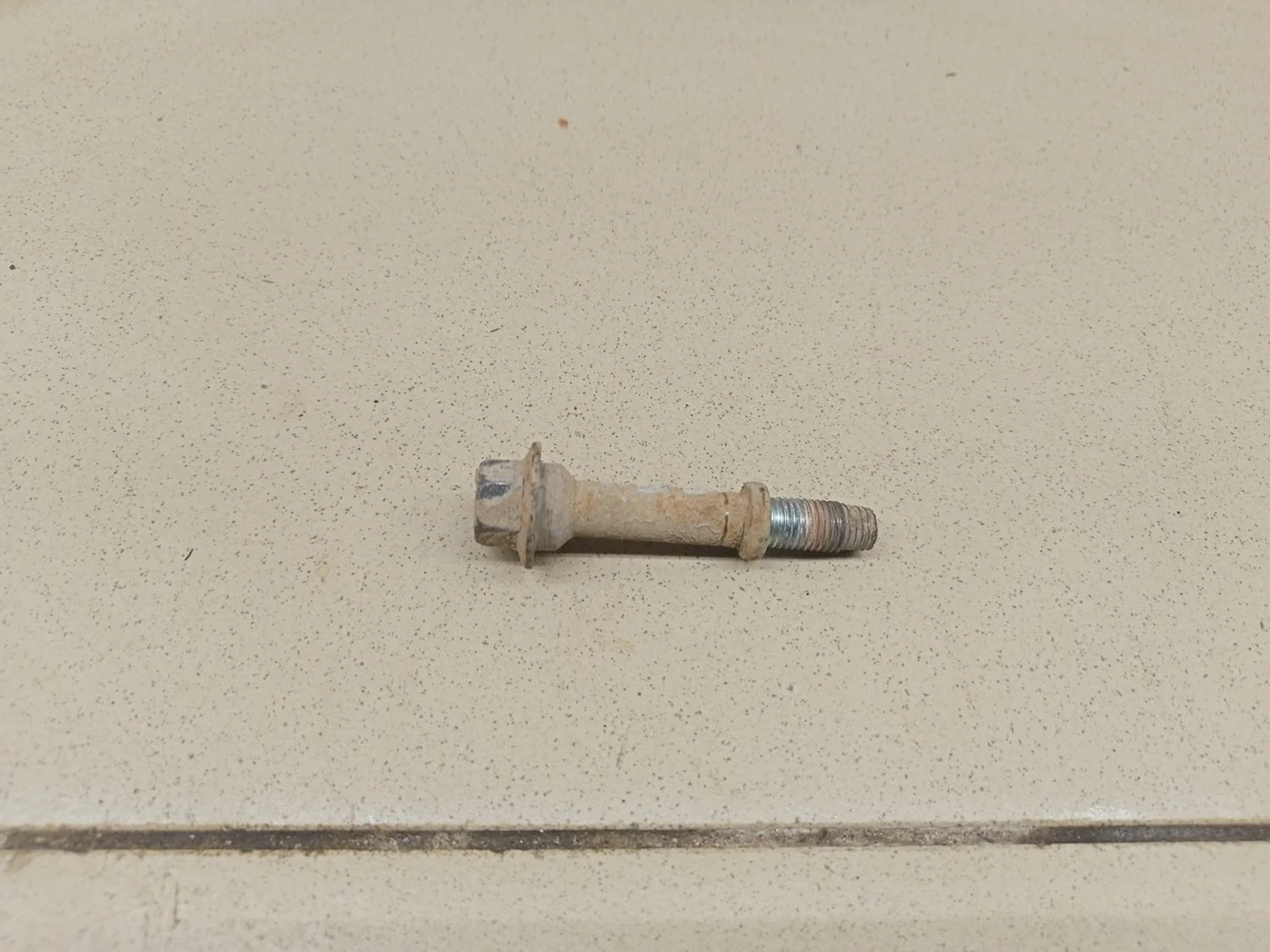 Болт подвески глушителя Avensis II 2003-2008