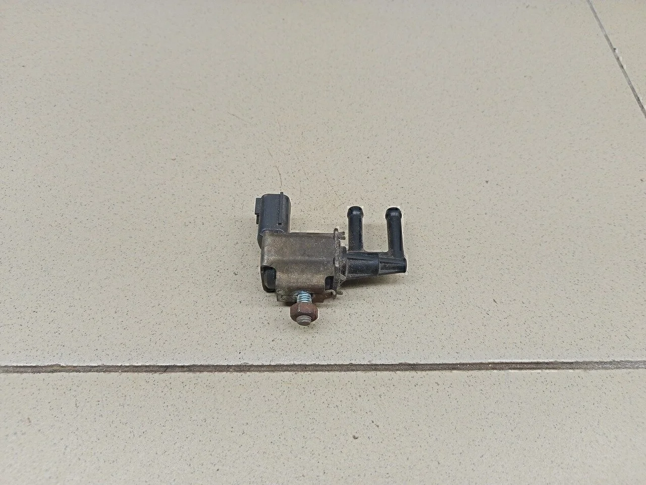 Клапан электромагнитный Almera N16 2000-2006