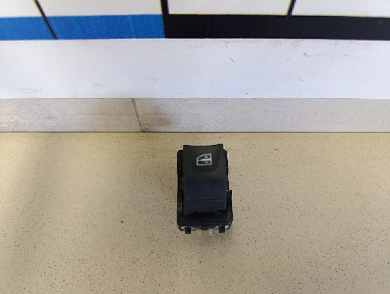 Кнопка стеклоподъемника Duster 2012>