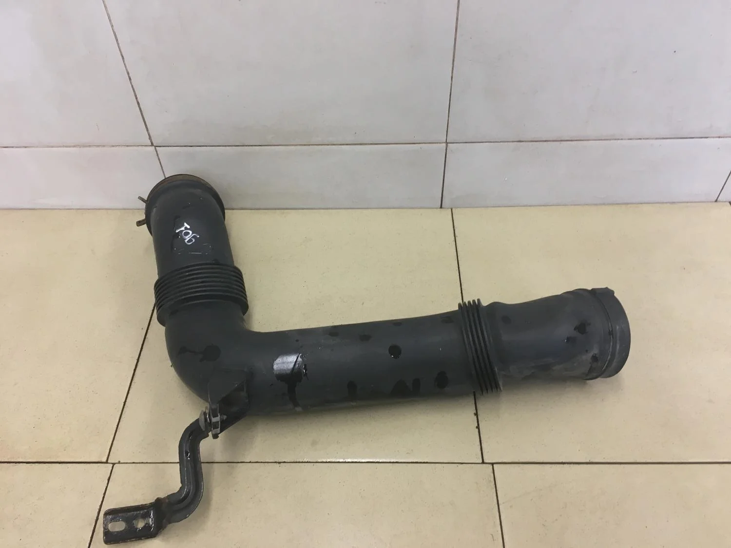 Патрубок воздушного фильтра Passat [B6] 2005-2010