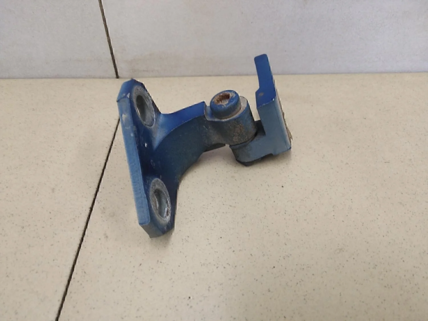 Петля двери передней правой верхняя Golf V 2003-2009