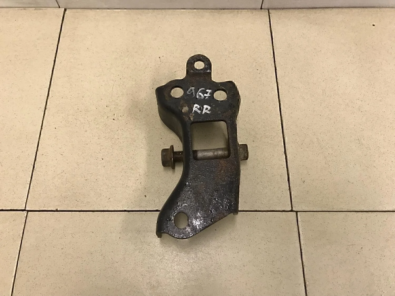 Кронштейн заднего рычага RAV 4 2006-2013