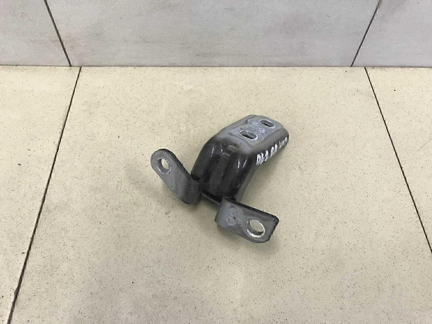 Петля двери Cruze 2009-2016