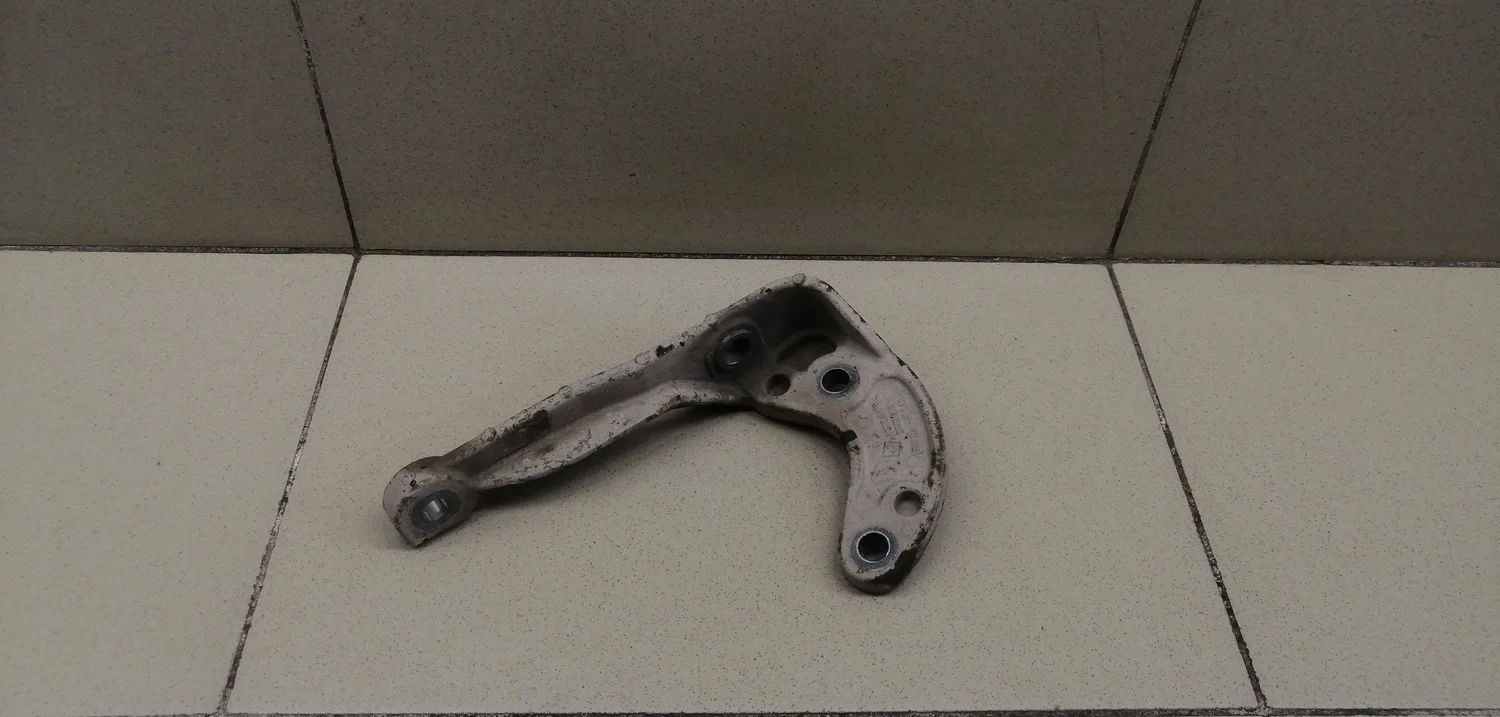 Кронштейн КПП Duster 2012>