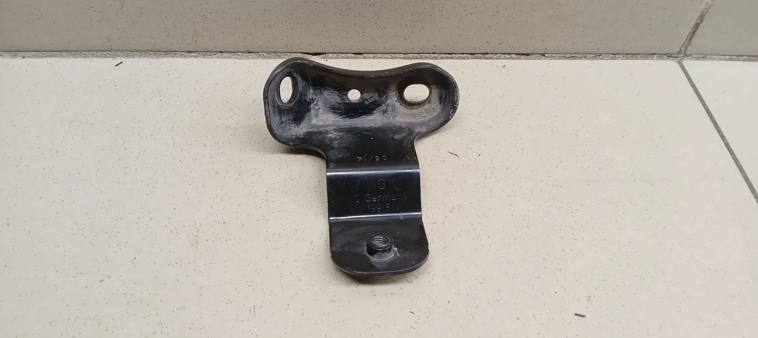 Кронштейн двигателя правый Passat [B6] 2005-2010