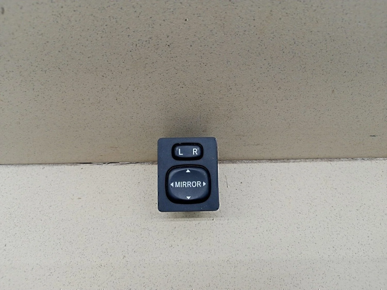 Переключатель регулировки зеркала Yaris 2005-2011