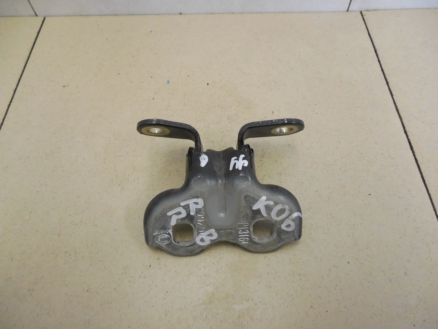 Петля двери Mokka 2012>