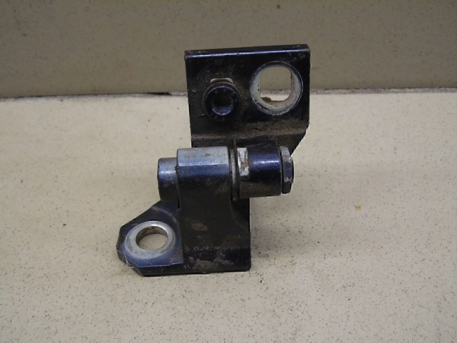 Петля двери задней левой верхняя Golf V 2003-2009